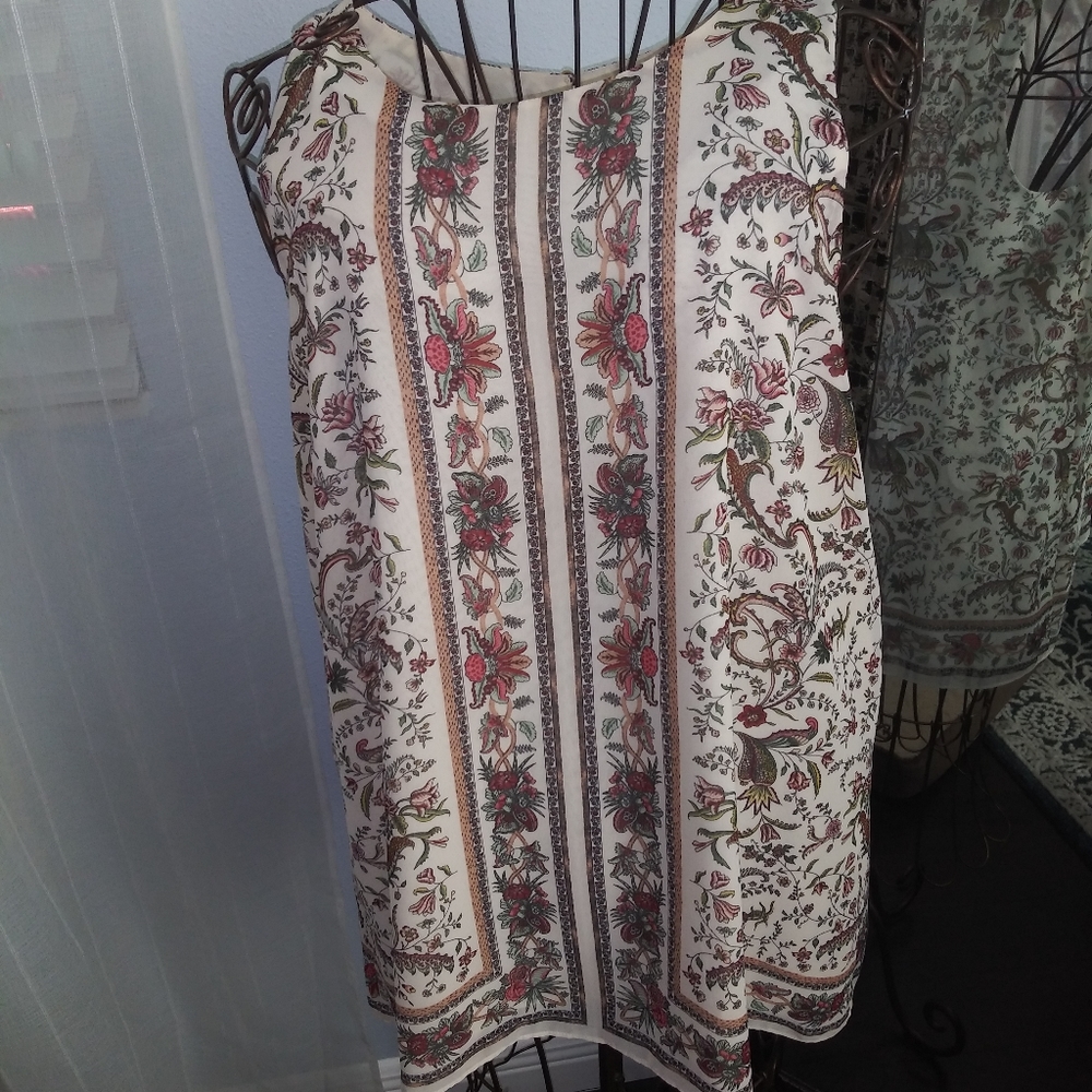 Ladies Max Studios floral sleeveless blouse